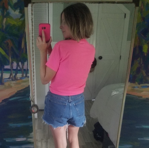 Hot pink tshirt - Picture 2 of 3